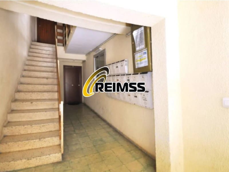 2 bedroom Apartment for sale in Blanes with pool - € 115,000 (Ref: 9965758)