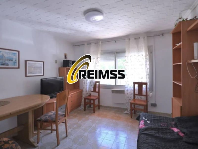 2 bedroom Apartment for sale in Blanes with pool - € 115,000 (Ref: 9965758)