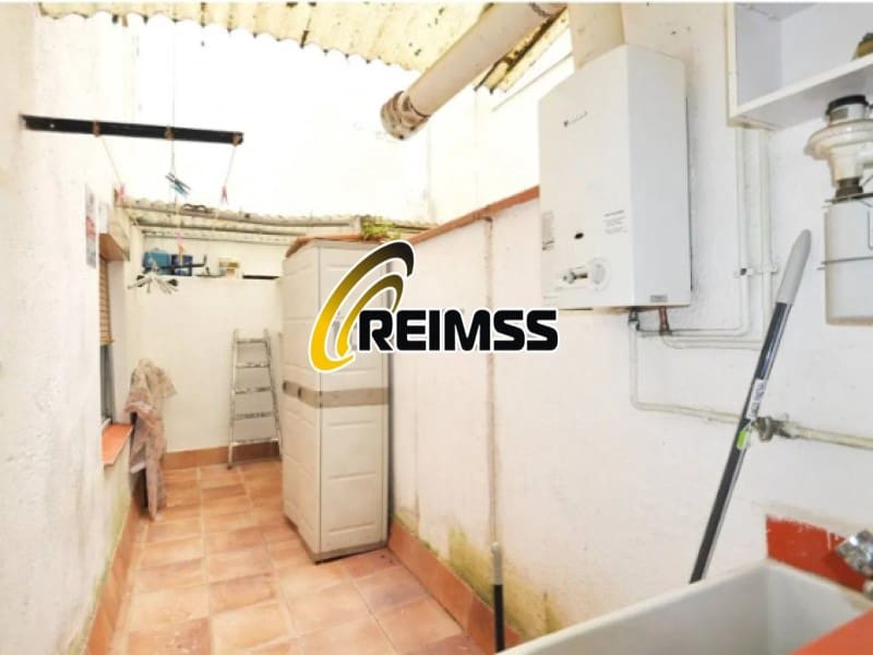 2 bedroom Apartment for sale in Blanes with pool - € 115,000 (Ref: 9965758)