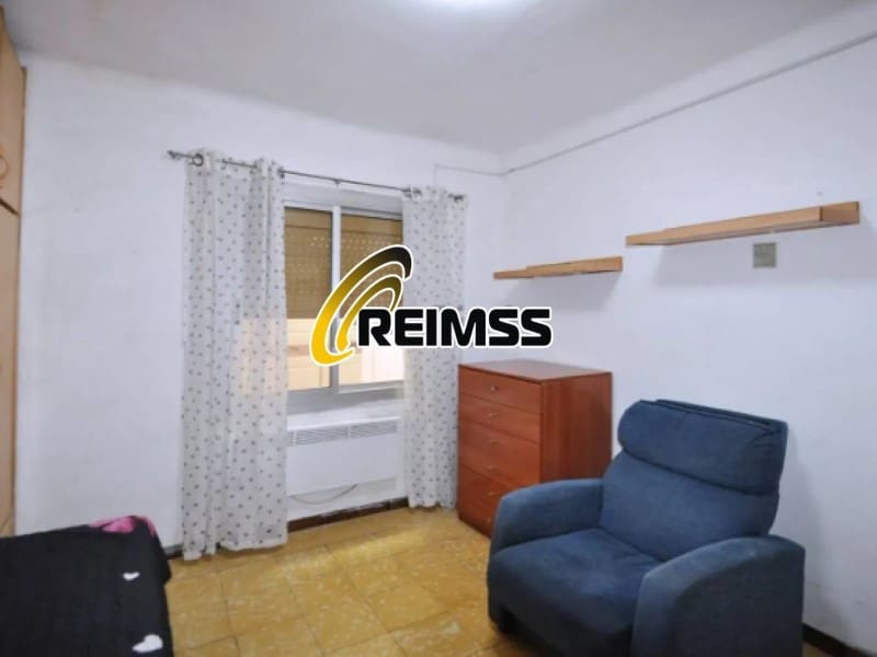 2 bedroom Apartment for sale in Blanes with pool - € 115,000 (Ref: 9965758)