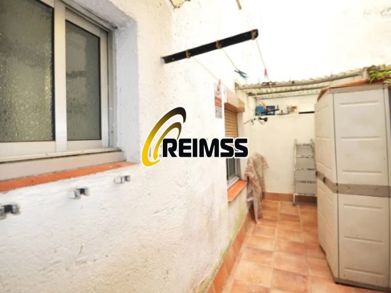 2 bedroom Apartment for sale in Blanes with pool - € 115,000 (Ref: 9965758)
