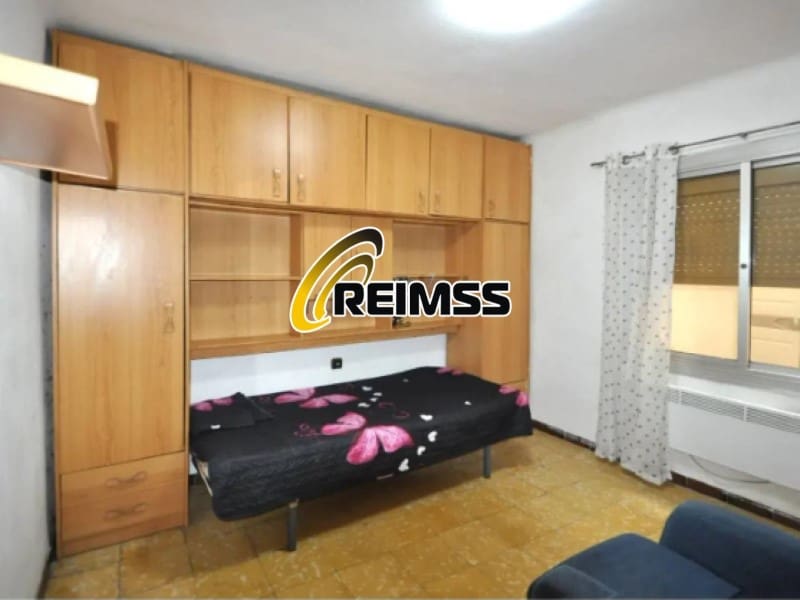 2 bedroom Apartment for sale in Blanes with pool - € 115,000 (Ref: 9965758)
