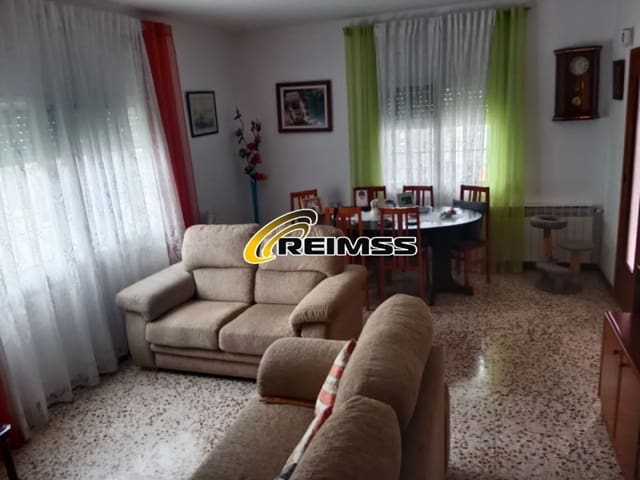 4 soveværelse Villa til salg i Maçanet de la Selva med swimmingpool - € 250.000 (Ref: 9965762)