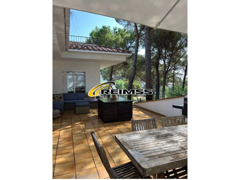 4 makuuhuone Huvila myytävänä paikassa Santa Cristina d'Aro mukana 
autotalli - 690 000 € (Ref: 9965763)