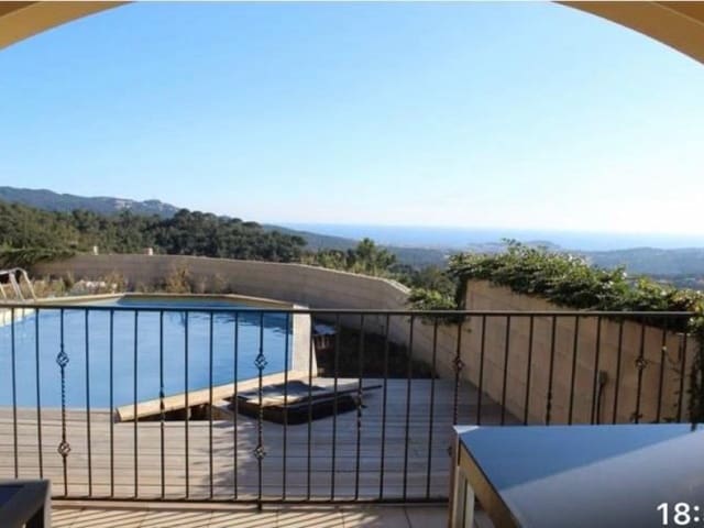4 chambre Villa/Maison à vendre à Urbanitzacions del Nord, Lloret de Mar avec piscine garage - 530 000 € (Ref: 9965768)