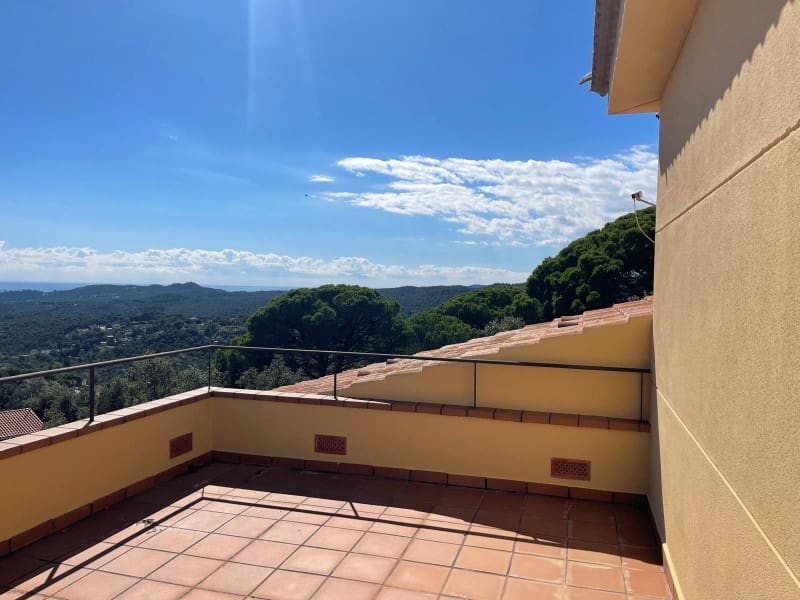 4 bedroom Villa for sale in Lloret de Mar with pool garage - € 530,000 (Ref: 9965768)