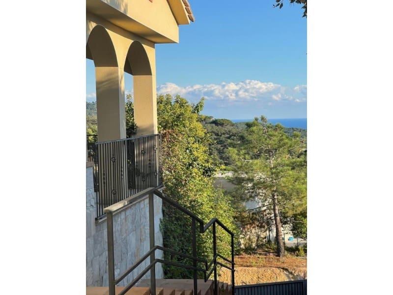 4 bedroom Villa for sale in Lloret de Mar with pool garage - € 530,000 (Ref: 9965768)