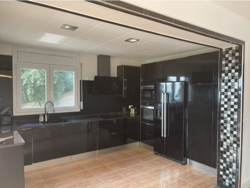 4 bedroom Villa for sale in Lloret de Mar with pool garage - € 530,000 (Ref: 9965768)