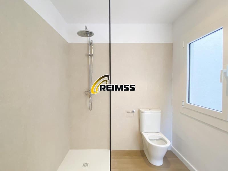 2 bedroom Villa for sale in Sant Feliu de Guixols with garage - € 325,000 (Ref: 9965769)