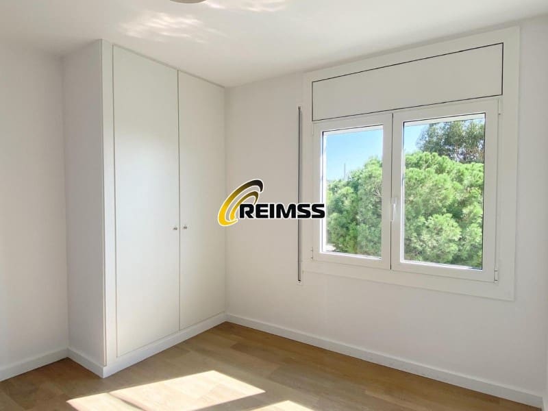 2 bedroom Villa for sale in Sant Feliu de Guixols with garage - € 325,000 (Ref: 9965769)