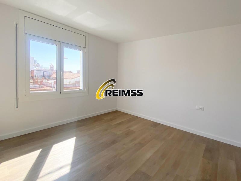 2 bedroom Villa for sale in Sant Feliu de Guixols with garage - € 325,000 (Ref: 9965769)