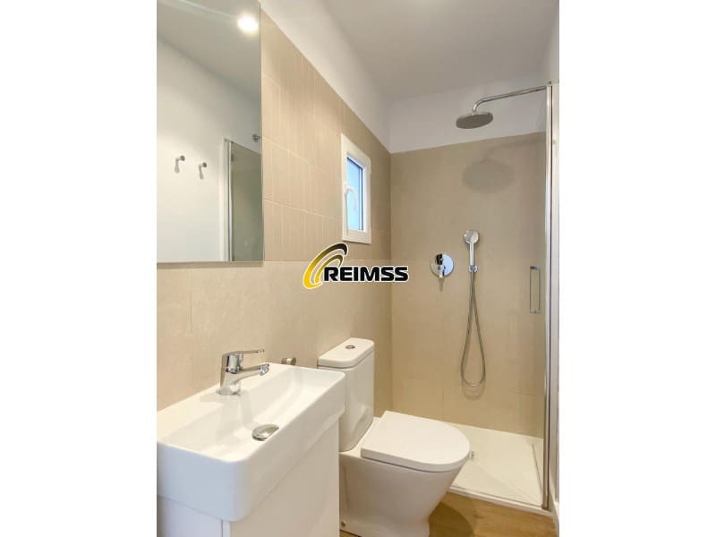 2 bedroom Villa for sale in Sant Feliu de Guixols with garage - € 325,000 (Ref: 9965769)