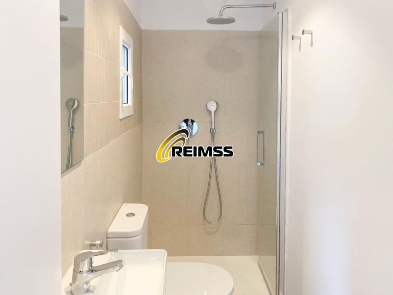 2 bedroom Villa for sale in Sant Feliu de Guixols with garage - € 325,000 (Ref: 9965769)