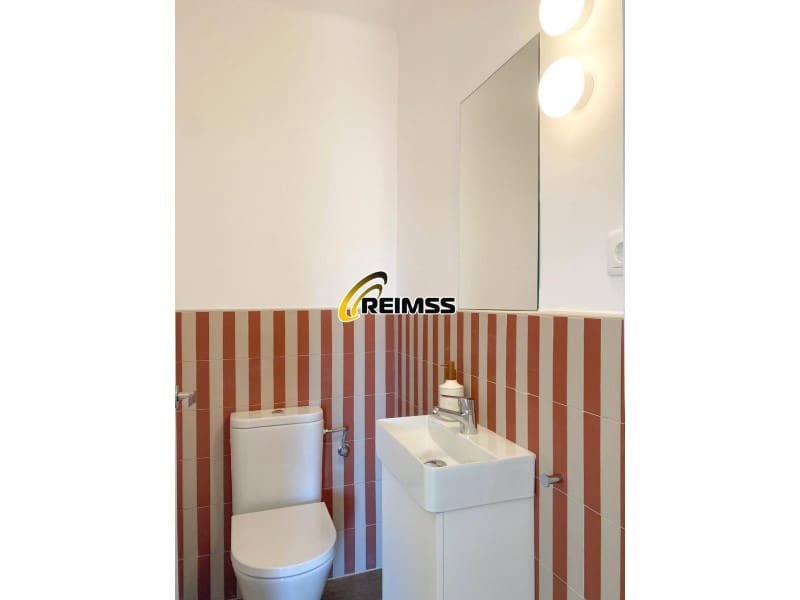 2 bedroom Villa for sale in Sant Feliu de Guixols with garage - € 325,000 (Ref: 9965769)