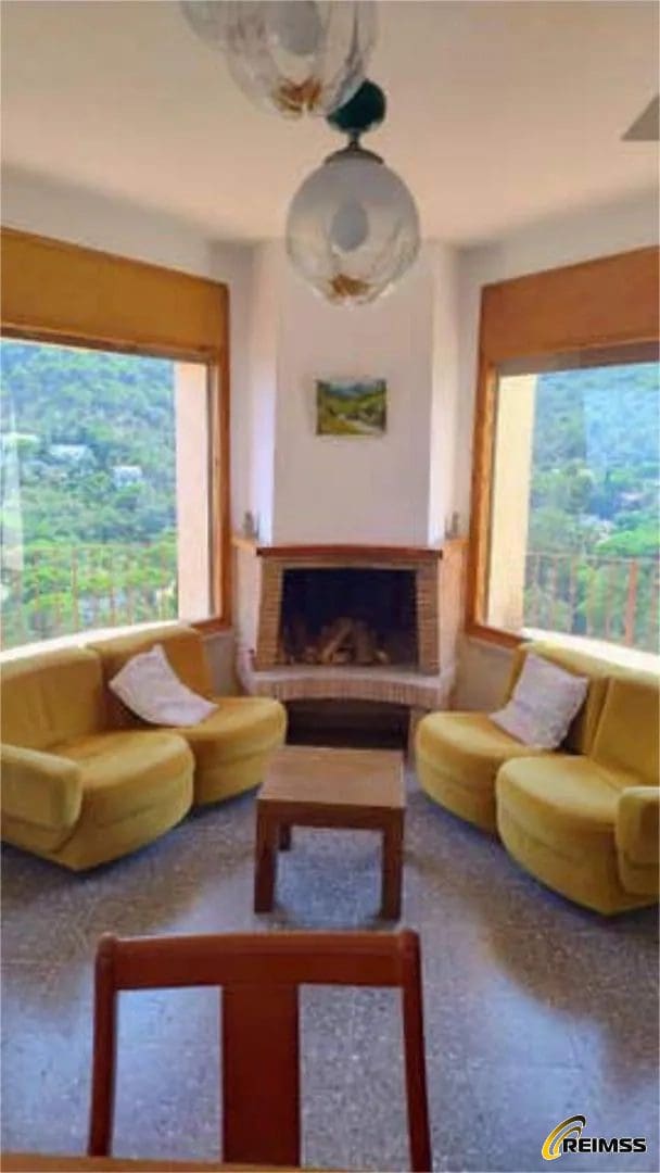 6 bedroom Villa for sale in Santa Cristina d'Aro - € 451,000 (Ref: 9971714)