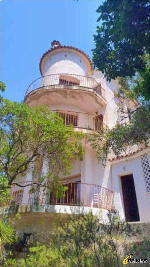 6 bedroom Villa for sale in Santa Cristina d'Aro - € 451,000 (Ref: 9971714)