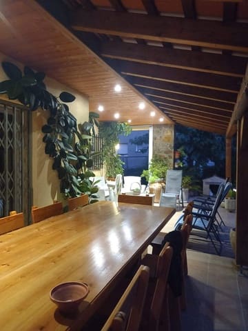 4 soverom Villa til salgs i Llagostera med svømmebasseng garasje - € 478 000 (Ref: 9973808)