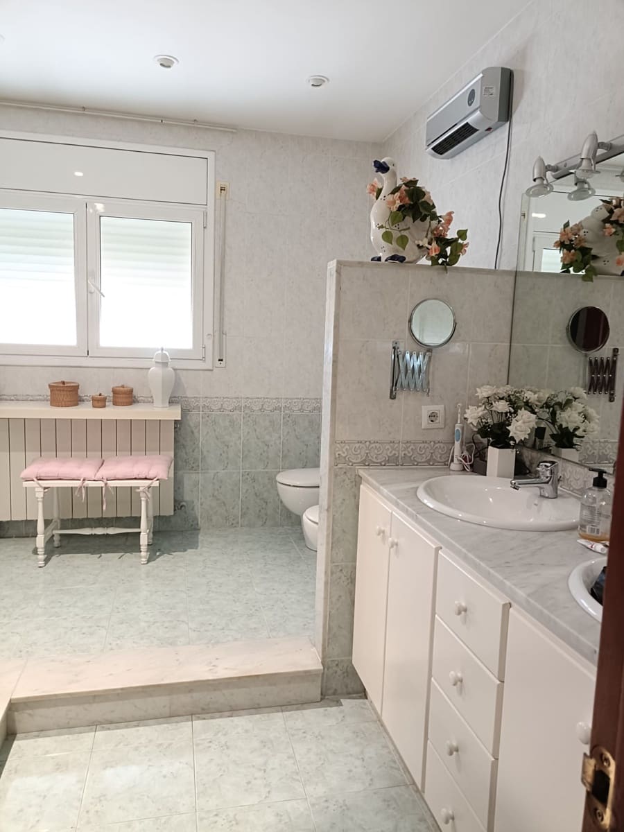 4 soverom Villa til salgs i Llagostera med svømmebasseng garasje - € 478 000 (Ref: 9973808)