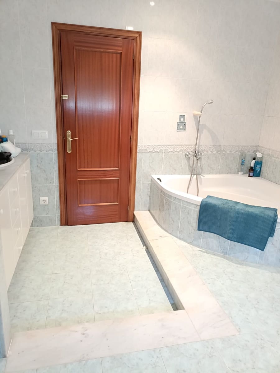 4 soverom Villa til salgs i Llagostera med svømmebasseng garasje - € 478 000 (Ref: 9973808)