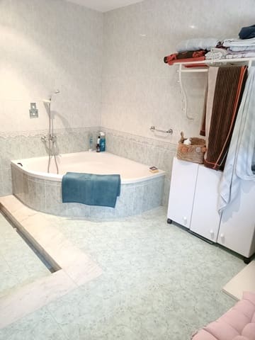 4 soverom Villa til salgs i Llagostera med svømmebasseng garasje - € 478 000 (Ref: 9973808)