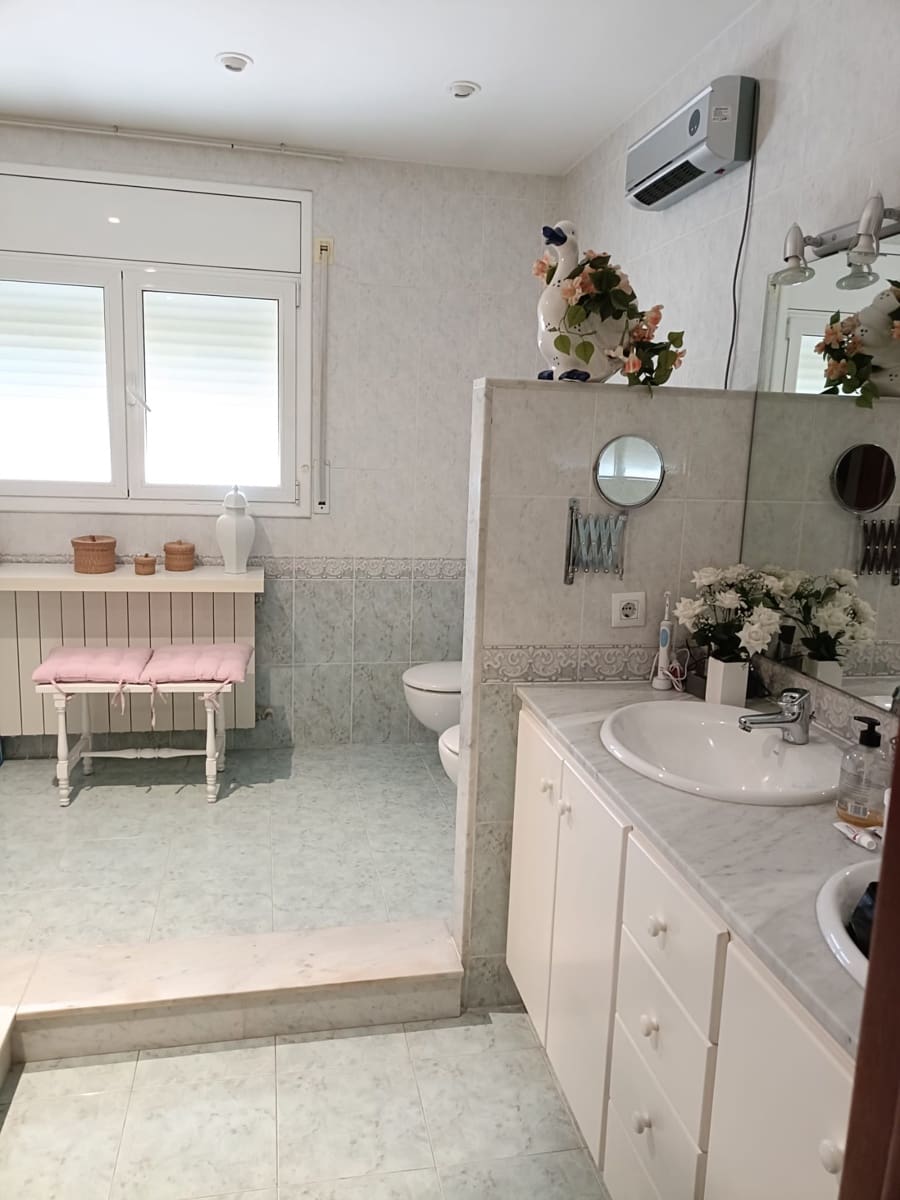 4 soverom Villa til salgs i Llagostera med svømmebasseng garasje - € 478 000 (Ref: 9973808)