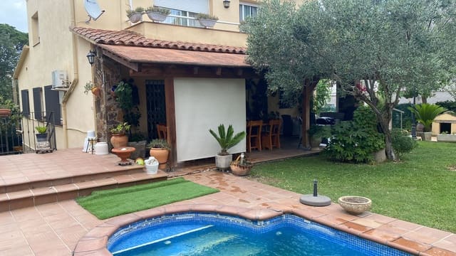 4 soverom Villa til salgs i Llagostera med svømmebasseng garasje - € 478 000 (Ref: 9973808)