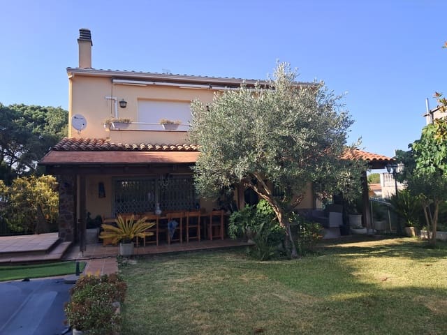 4 soverom Villa til salgs i Llagostera med svømmebasseng garasje - € 478 000 (Ref: 9973808)