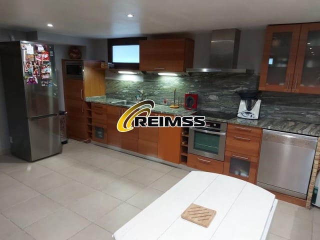 4 makuuhuone Huvila myytävänä paikassa Santa Cristina d'Aro mukana uima-altaan 
autotalli - 999 500 € (Ref: 9975811)