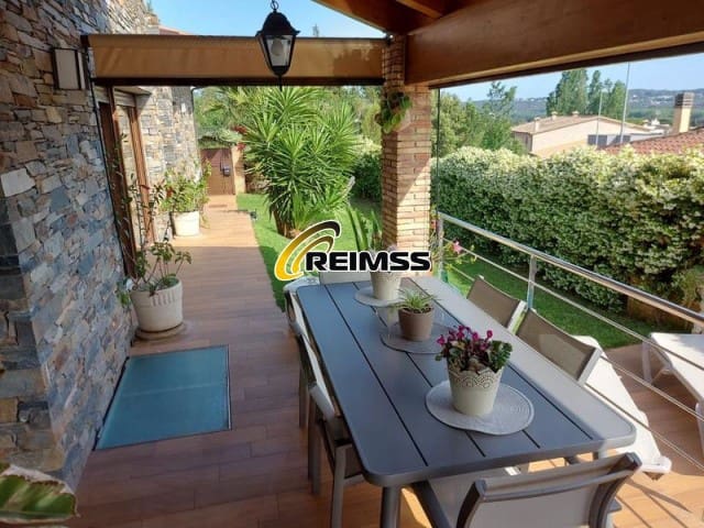 4 makuuhuone Huvila myytävänä paikassa Santa Cristina d'Aro mukana uima-altaan 
autotalli - 999 500 € (Ref: 9975811)