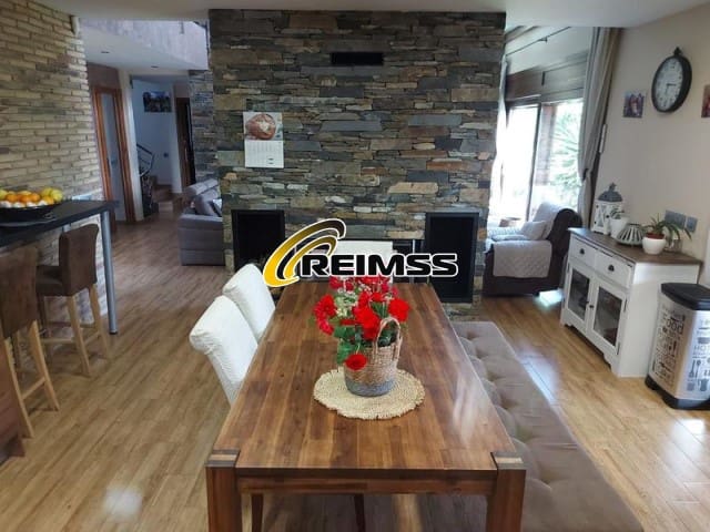 4 makuuhuone Huvila myytävänä paikassa Santa Cristina d'Aro mukana uima-altaan 
autotalli - 999 500 € (Ref: 9975811)