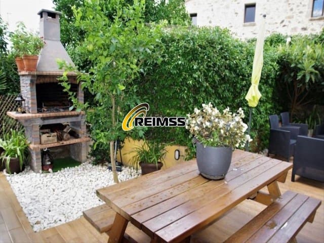 4 makuuhuone Huvila myytävänä paikassa Santa Cristina d'Aro mukana uima-altaan 
autotalli - 999 500 € (Ref: 9975811)