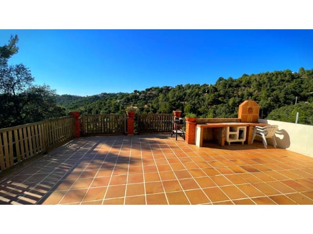 5 sypialnia Willa na sprzedaż w Urbanitzacions del Nord, Lloret de Mar z basenem garażem - 375 000 € (Ref: 9975814)