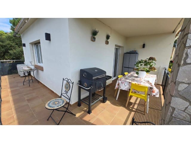 5 sypialnia Willa na sprzedaż w Urbanitzacions del Nord, Lloret de Mar z basenem garażem - 375 000 € (Ref: 9975814)