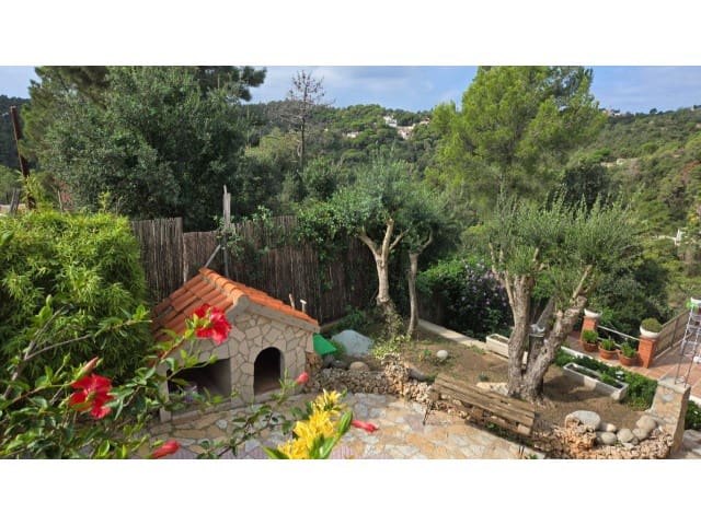 5 sypialnia Willa na sprzedaż w Urbanitzacions del Nord, Lloret de Mar z basenem garażem - 375 000 € (Ref: 9975814)