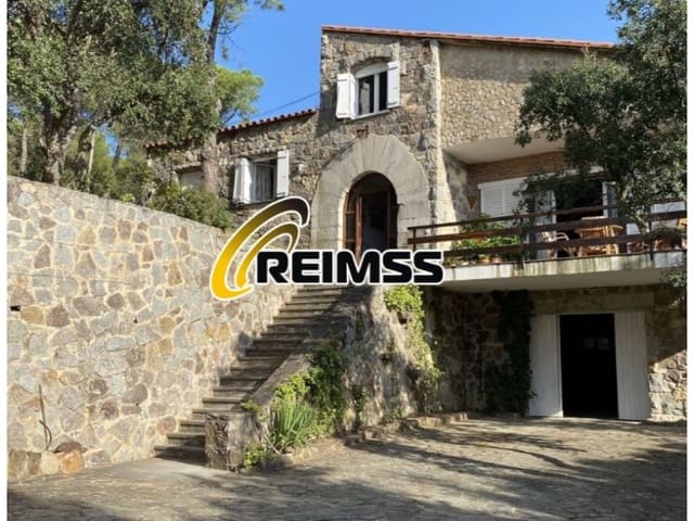5 chambre Villa/Maison à vendre à Castell d'Aro, Castell-Platja d'Aro avec piscine garage - 795 000 € (Ref: 9996408)