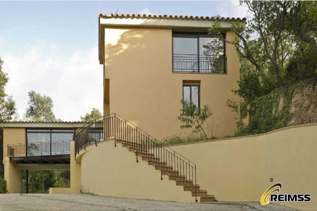 4 soveværelse Villa til salg i Santa Cristina d'Aro med swimmingpool garage - € 874.470 (Ref: 9999374)