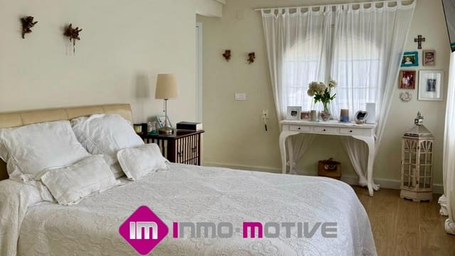 5 bedroom Villa for sale in Alginet with pool - € 595,000 (Ref: 9013086)