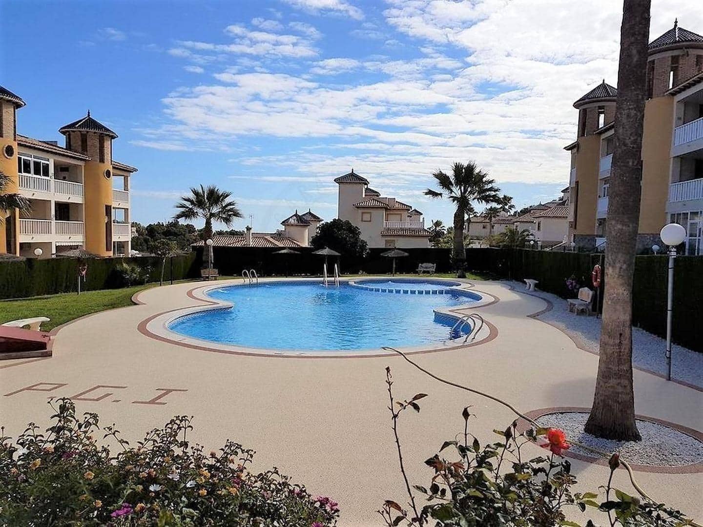 2 bedroom Apartment for sale in Villamartin with pool - € 120,000 (Ref: 3542531)