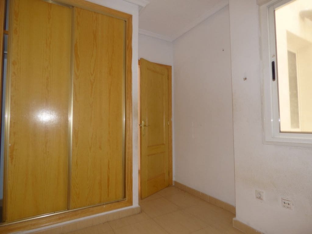 2 bedroom Apartment for sale in Torrevieja - € 125,000 (Ref: 3572345)