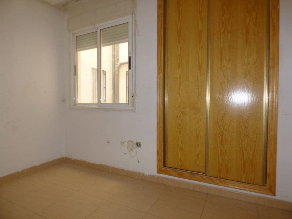 2 bedroom Apartment for sale in Torrevieja - € 125,000 (Ref: 3572345)