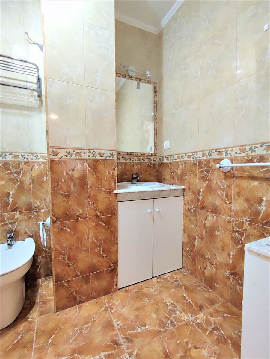 2 bedroom Apartment for rent in Punta Prima with pool - € 750 (Ref: 7338551)