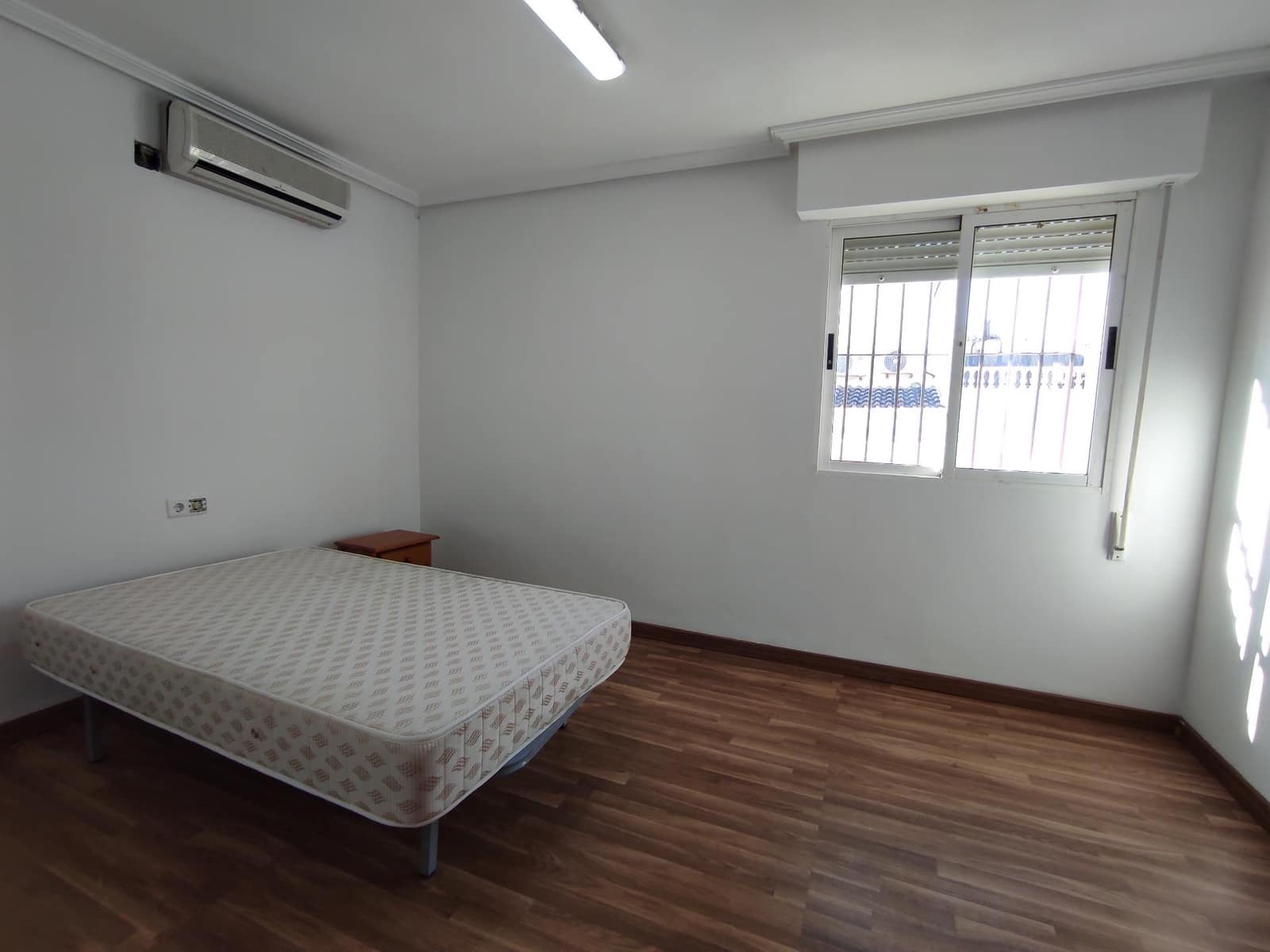 3 soverom Kjedet enebolig til salgs i Los Altos med svømmebasseng - € 183 000 (Ref: 8437096)