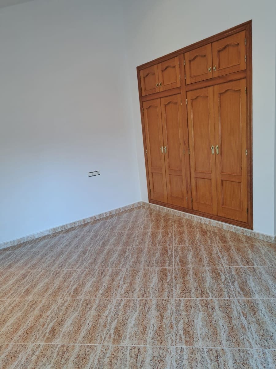 5 bedroom Villa for sale in Los Desamparados with pool - € 450,000 (Ref: 8472506)