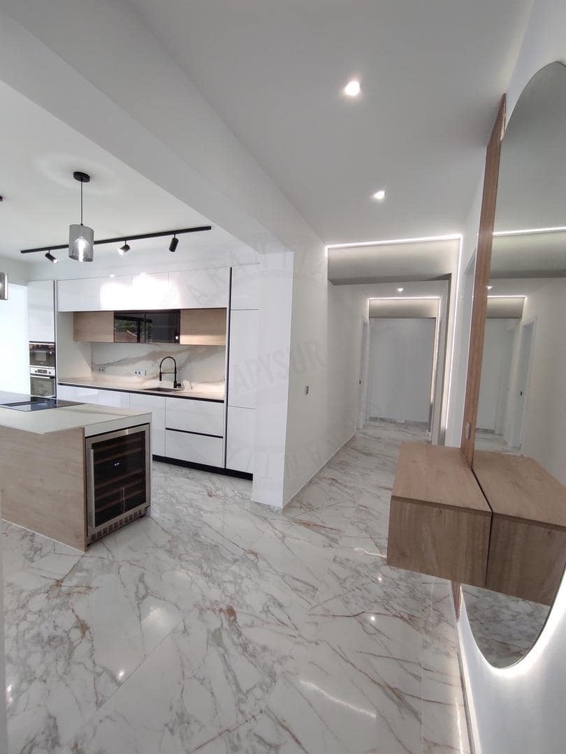 4 slaapkamer Villa te koop in Torrevieja met zwembad garage - € 995.000 (Ref: 8683989)