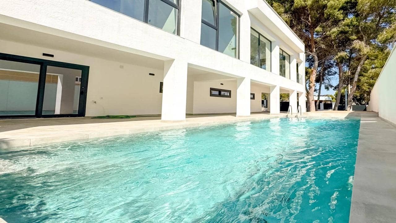 4 slaapkamer Villa te koop in Torrevieja met zwembad garage - € 995.000 (Ref: 8683989)