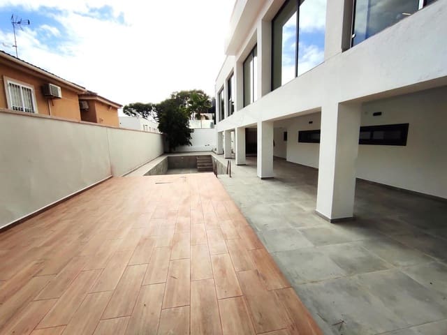 4 makuuhuone Huvila myytävänä paikassa Los Balcones - Los Altos, Torrevieja mukana uima-altaan 
autotalli - 995 000 € (Ref: 8683989)