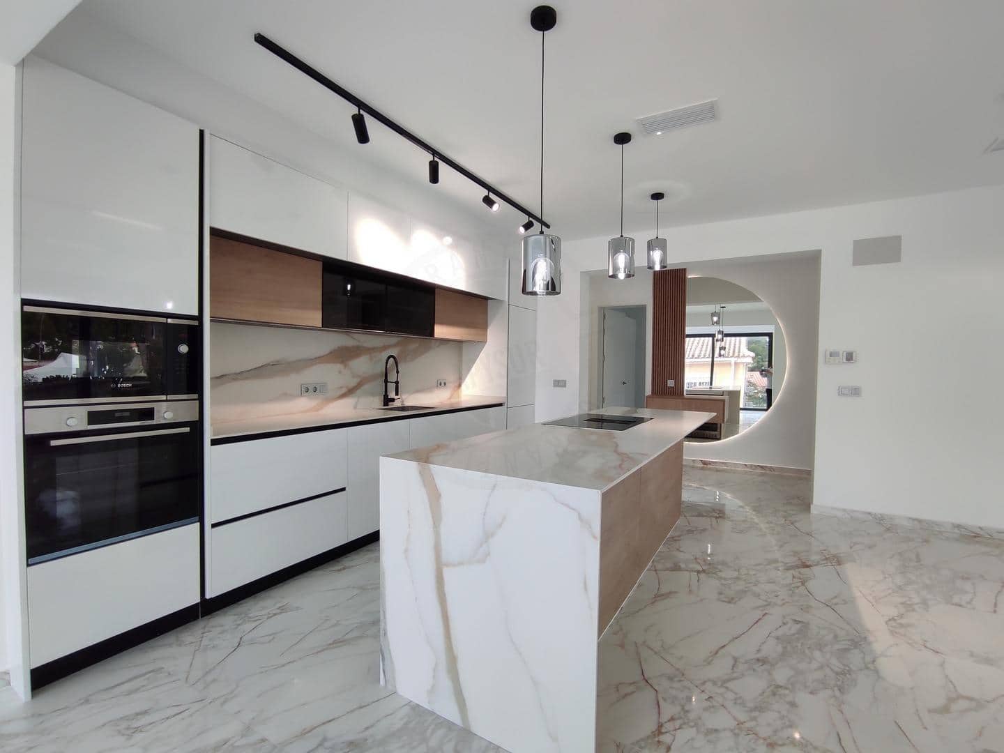 4 slaapkamer Villa te koop in Torrevieja met zwembad garage - € 995.000 (Ref: 8683989)