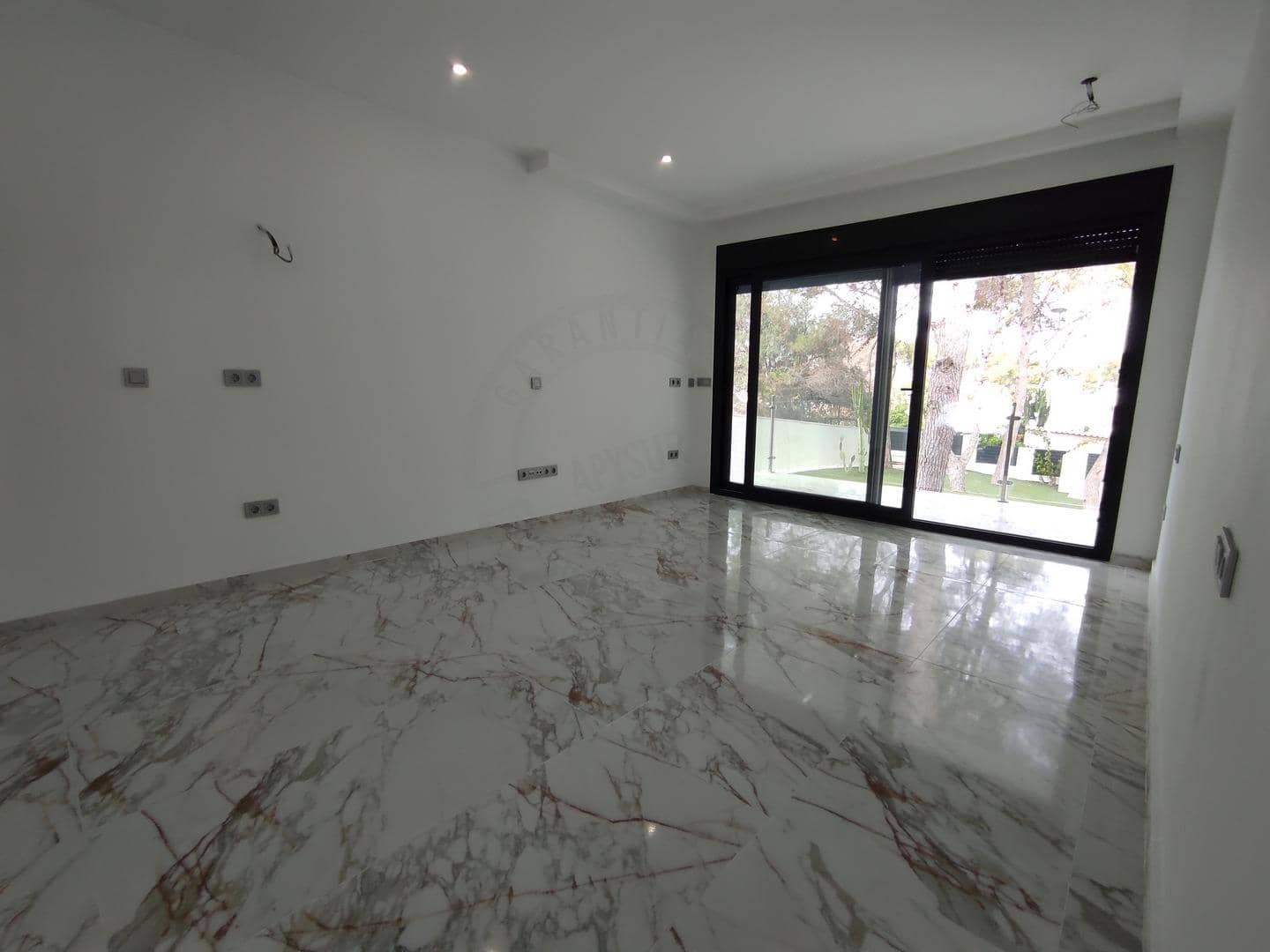4 slaapkamer Villa te koop in Torrevieja met zwembad garage - € 995.000 (Ref: 8683989)