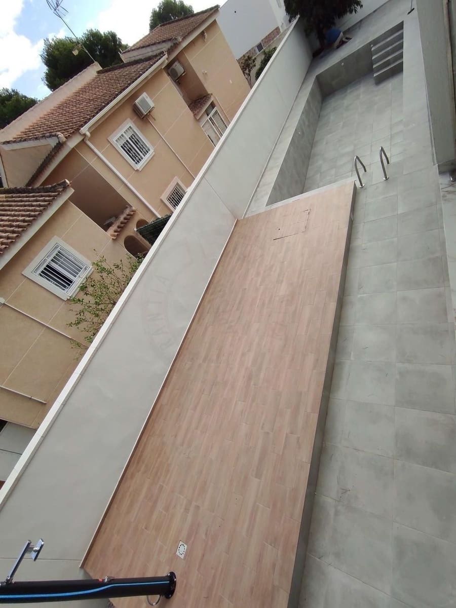 4 slaapkamer Villa te koop in Torrevieja met zwembad garage - € 995.000 (Ref: 8683989)