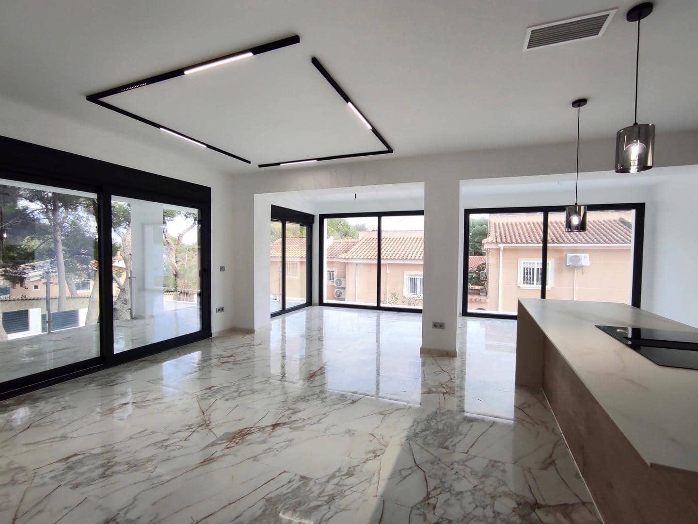 4 slaapkamer Villa te koop in Torrevieja met zwembad garage - € 995.000 (Ref: 8683989)